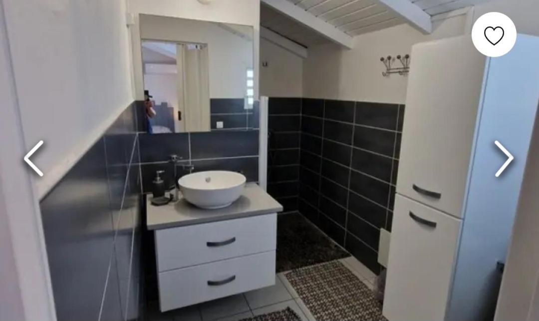 Lauraym 1 Hotell Baie-Mahault Exteriör bild