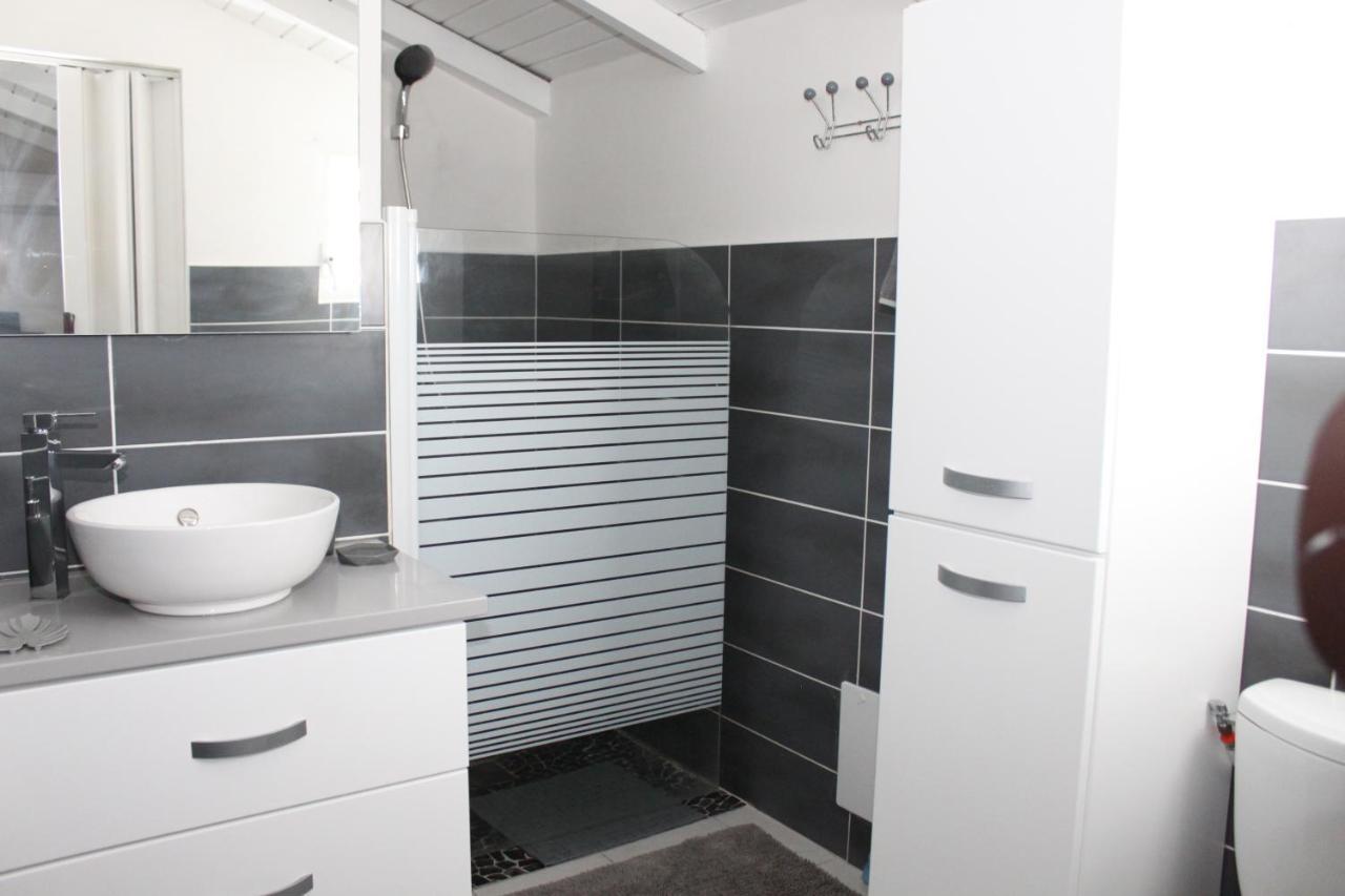 Lauraym 1 Hotell Baie-Mahault Exteriör bild