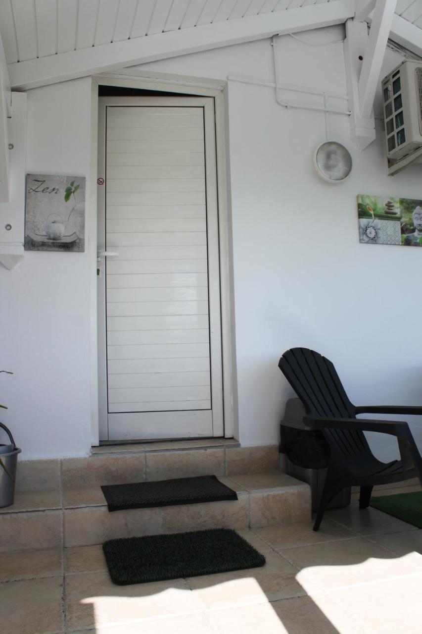 Lauraym 1 Hotell Baie-Mahault Exteriör bild